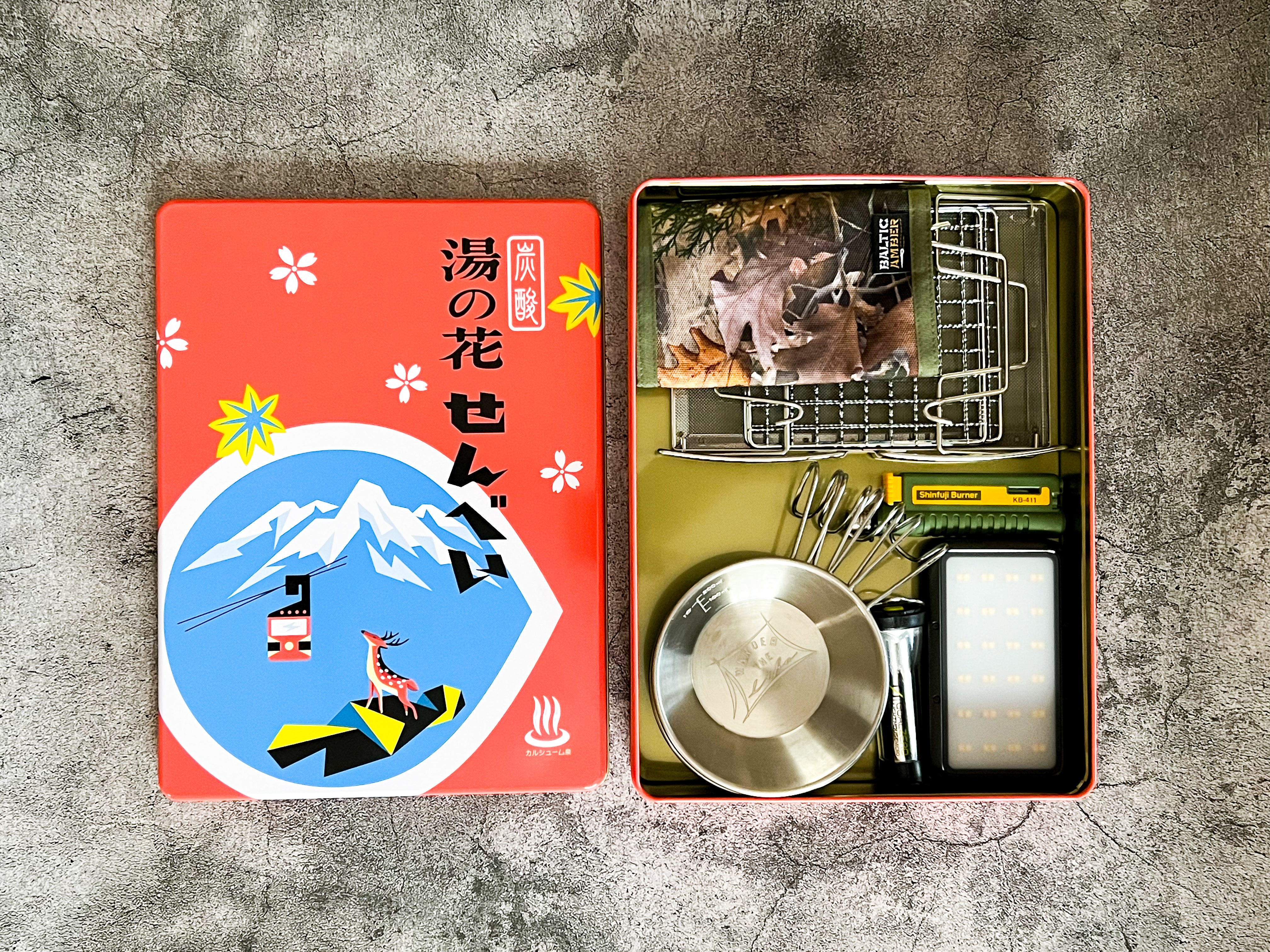 湯の花せんべいの『角缶』は収納ケースとしてちょうどいいサイズ感！人 